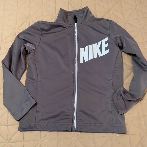 Nike Kid Jog Suit - Picture 2 of 8